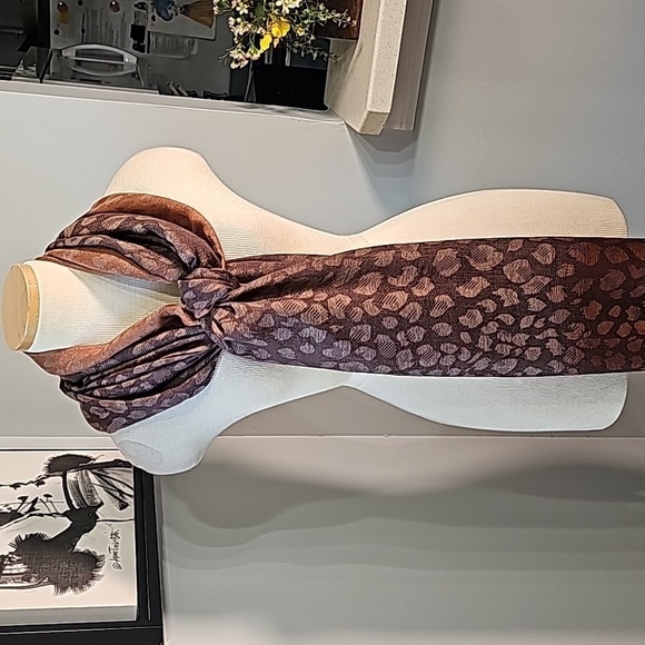 APT.9, SCARF. Copper Ambra animal print. Lightweight 27".X 74". - Picture 4 of 6
